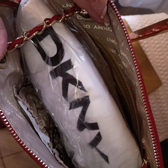 NWT. Red DKNY Women's Bag - Picture 4 of 7